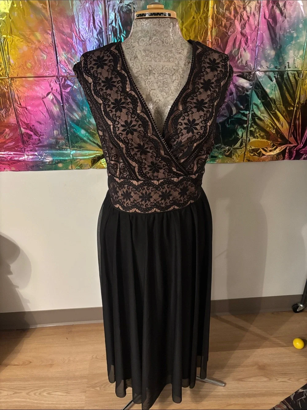 Jessica Howard Black Lace Dress with Nude Lining - Picture 1 of 6